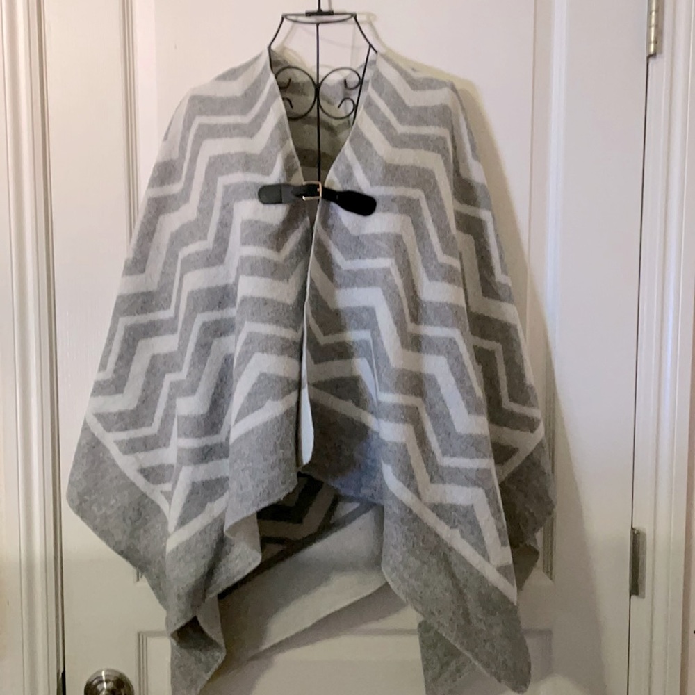 Grey chevron throw with buckle